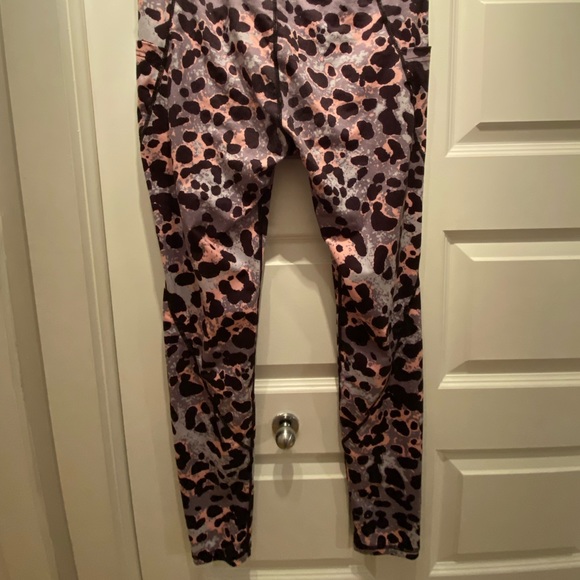 Leopard print leggings with pockets - Picture 2 of 2